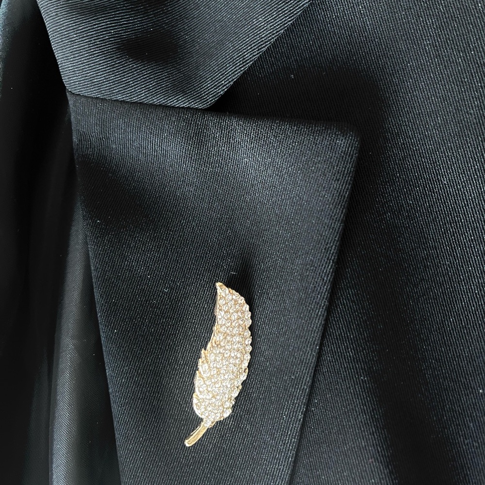 Fashion Trend 2024-2025.  Leaf Rhinestone Brooch